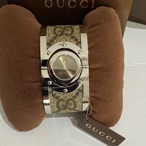 Gucci Brown Logo Bangle Twirl Watch New in Box